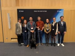 Posando con los organizadores del evento Posando con los organizadores del evento