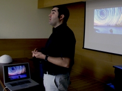 Enrique Pérez impartiendo la charla